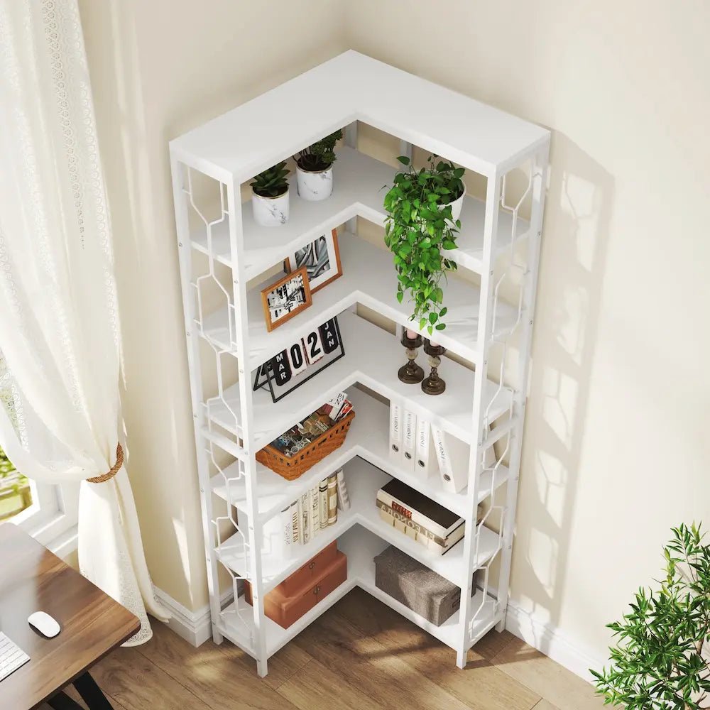 Bibliothèque d'angle 7 niveaux blanche - vue plongeante - coin bureau | Romanyse