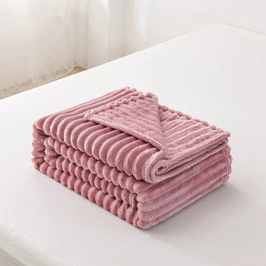 Plaid flanelle ultra-doux rose - plié sur lit | Romanyse